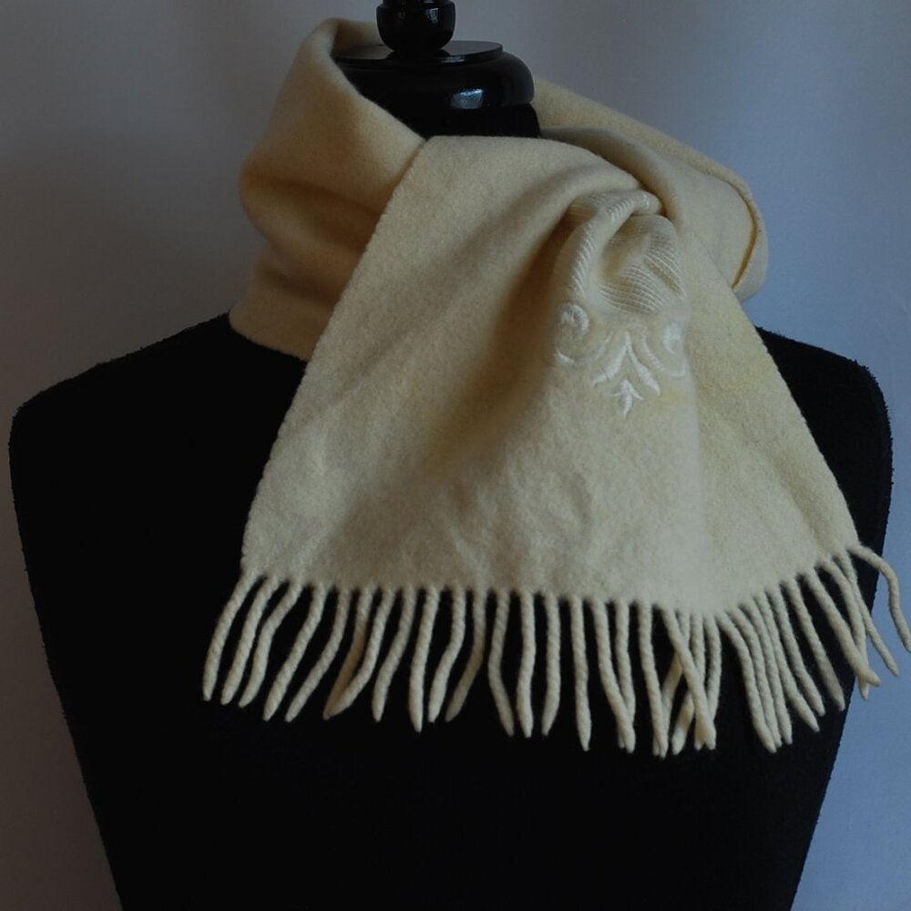 Byblos Ivory Coloured Wool Scarf With Fringe - Italy